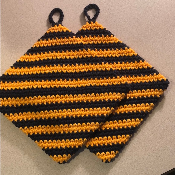 Potholders 100% cotton hand crochet black & gold - Picture 1 of 3